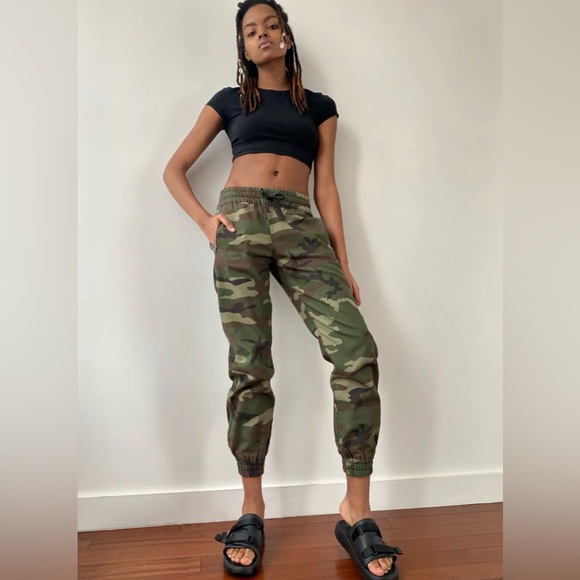 BNWT Aritzia TNA Alix cargo pants size S - Picture 2 of 4